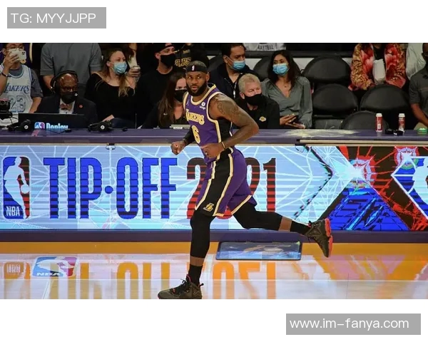 萨尔故意推倒克洛尼并撞击CJ裁判升级判罚为恶意犯规引发热议 萨尔故意推倒克洛尼并撞击CJ裁判升级判罚为恶意犯规引发热议